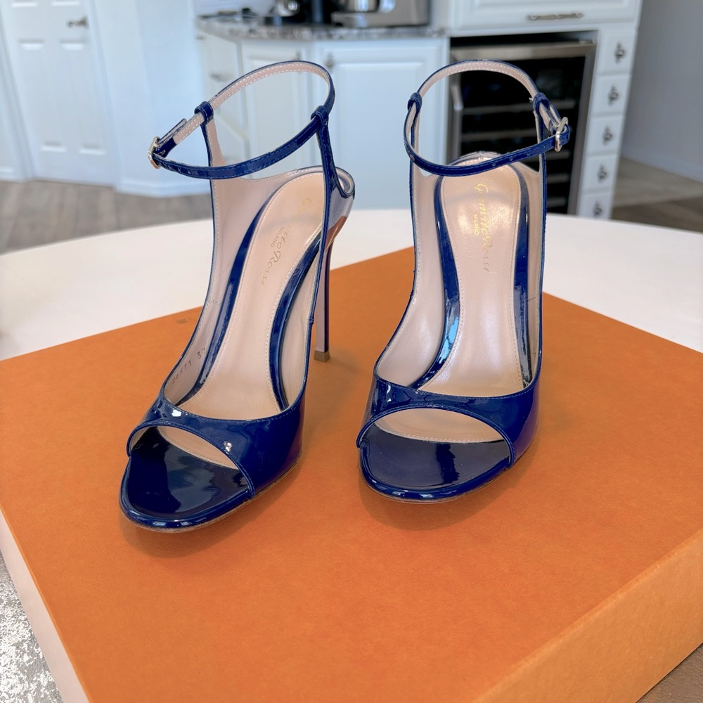 Gianvito Rossi, size 7, blue patent leather, shiny ankle strap sandals
